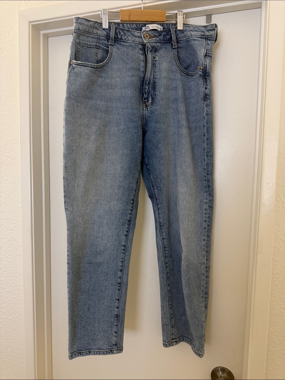 Zara Medium Light Blue Straight Leg Jeans